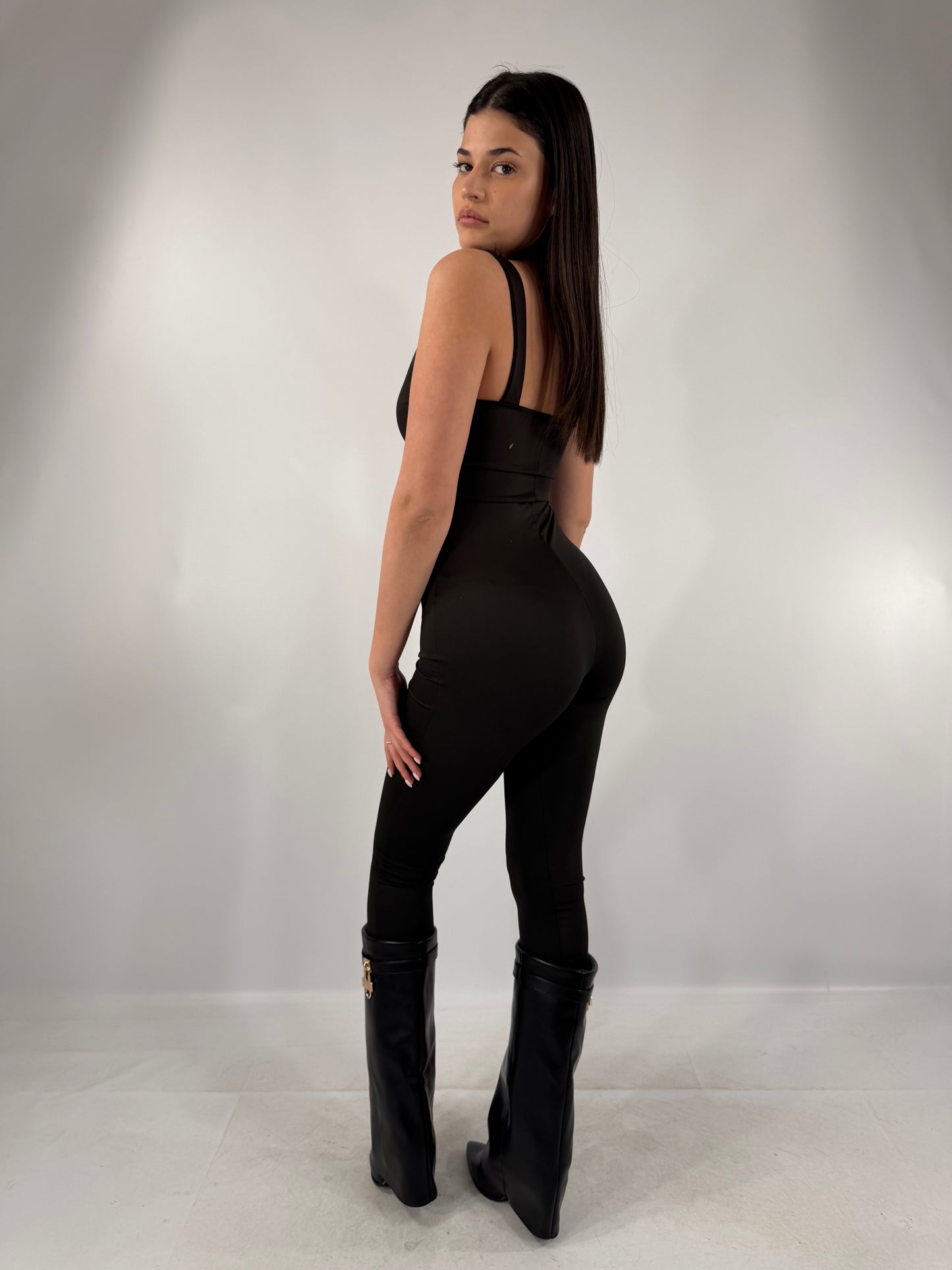 TUTINA KIM SMANICATA