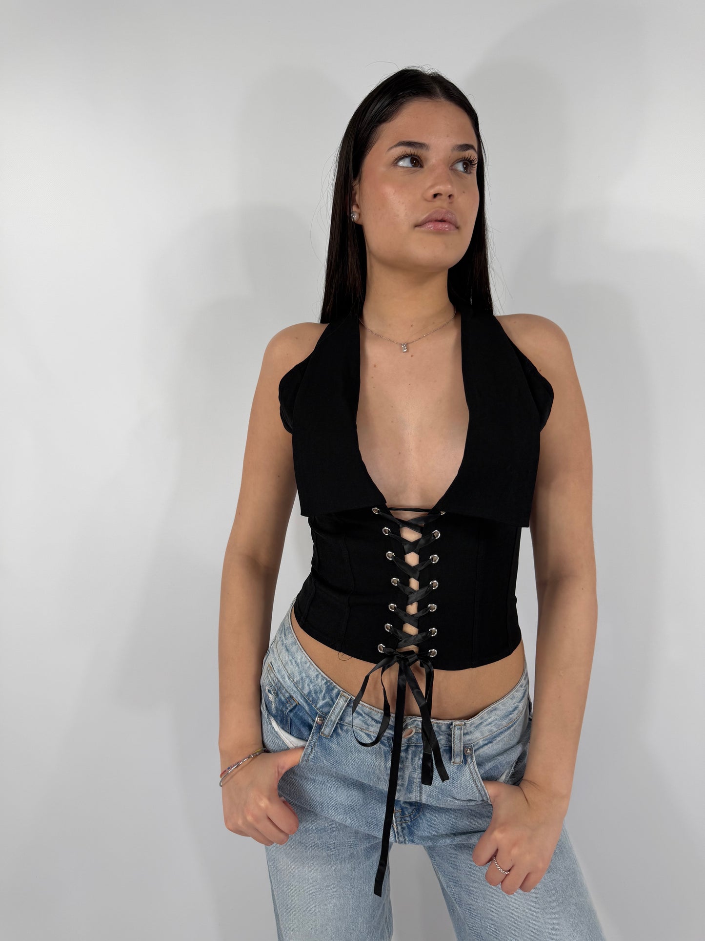 CORSETTO NERO CON ALLACCIATURA E COLLO HALTER