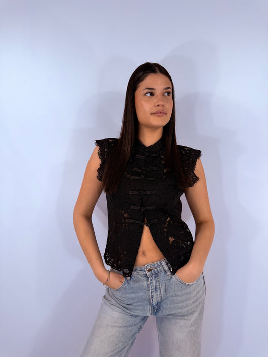 TOP NERO PIZZO CON COLLO COREANO