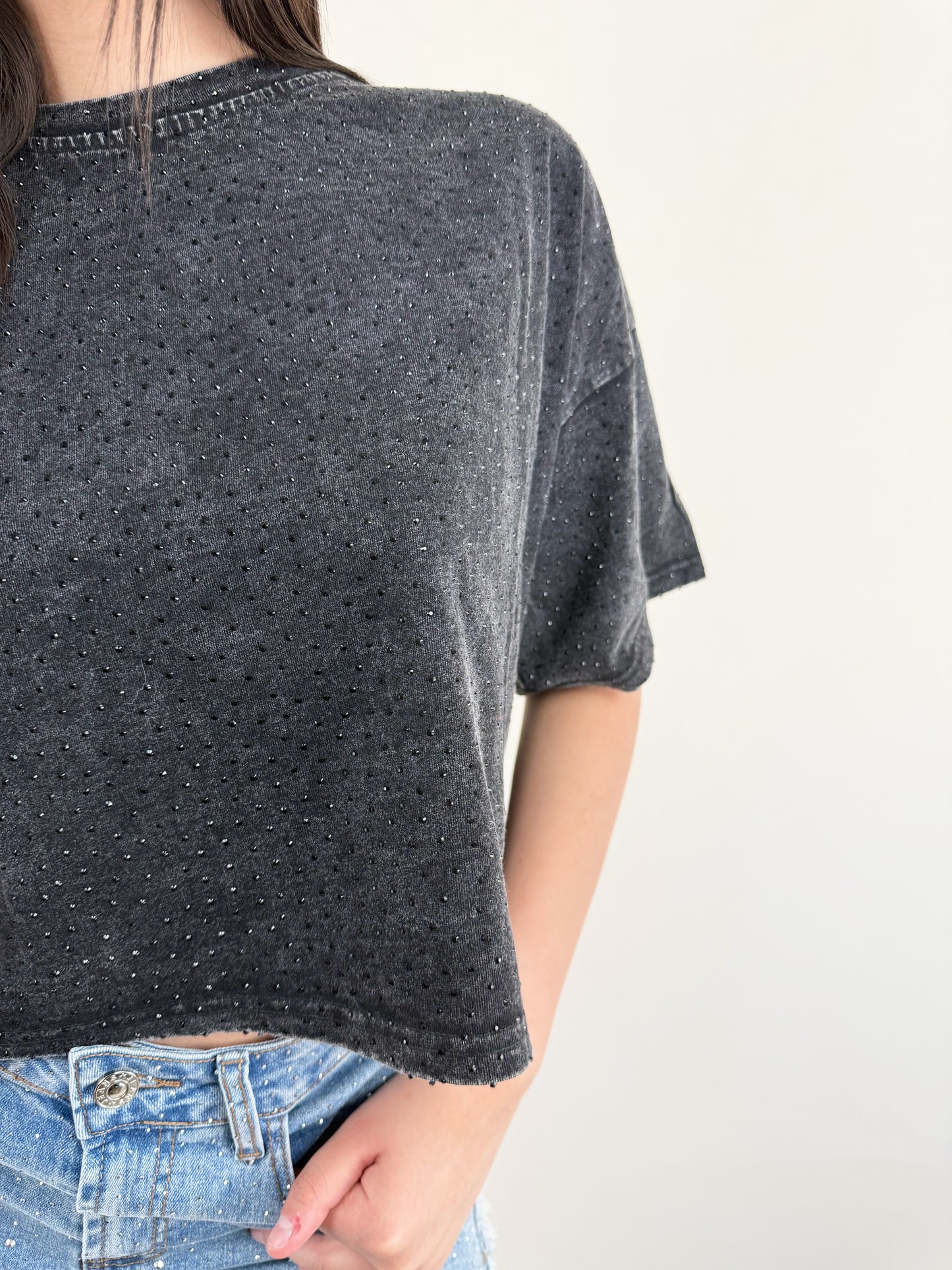 T-SHIRT  CROP EFFETTO STRASS